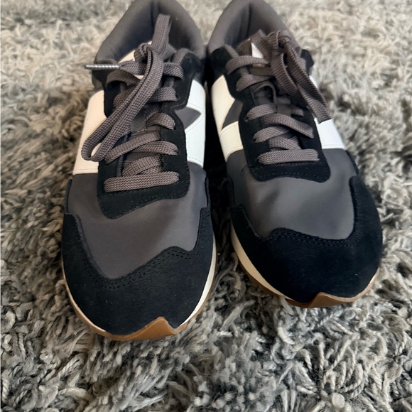 New Balance 237 - Picture 3 of 8